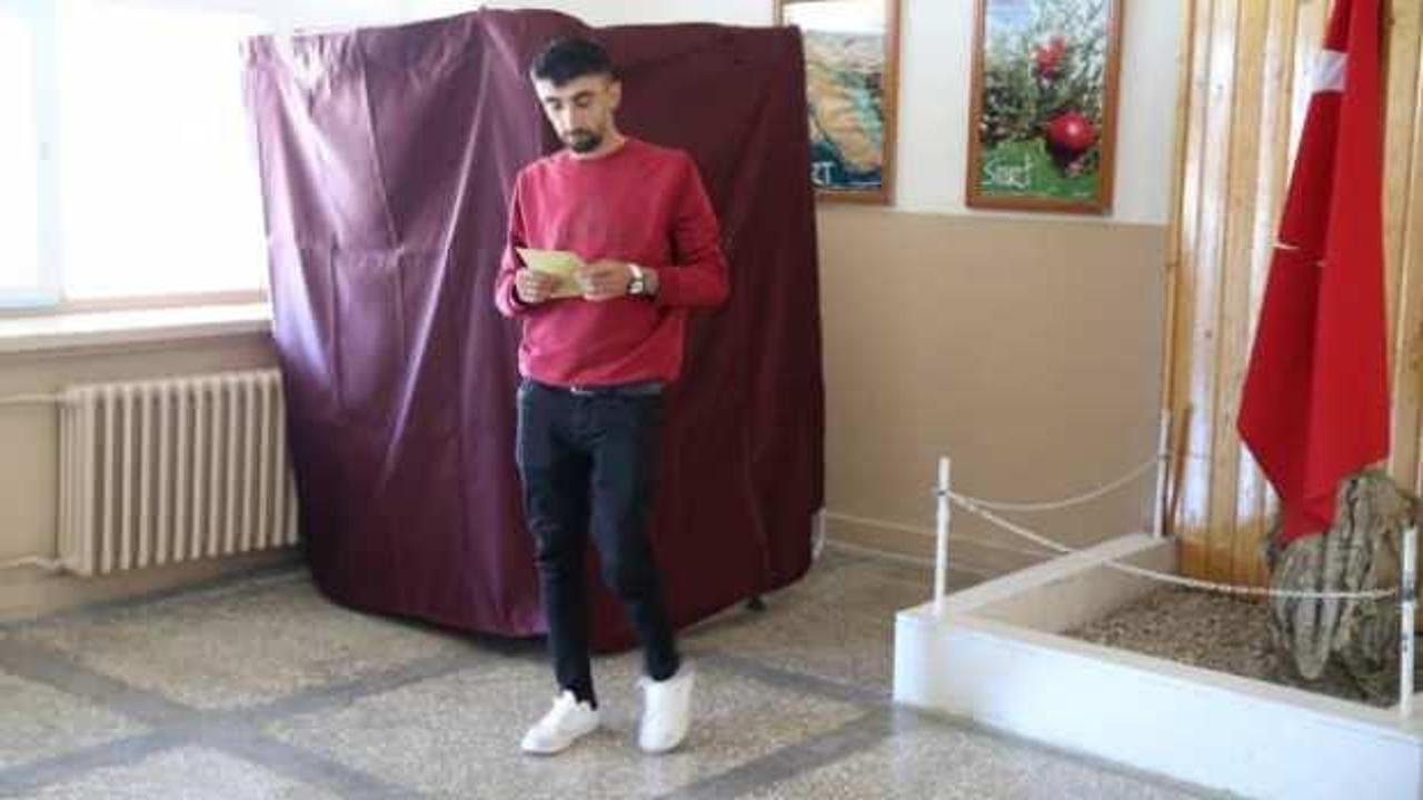 Yenilenen se&ccedil;imde sadece 8 se&ccedil;men oy kullandı