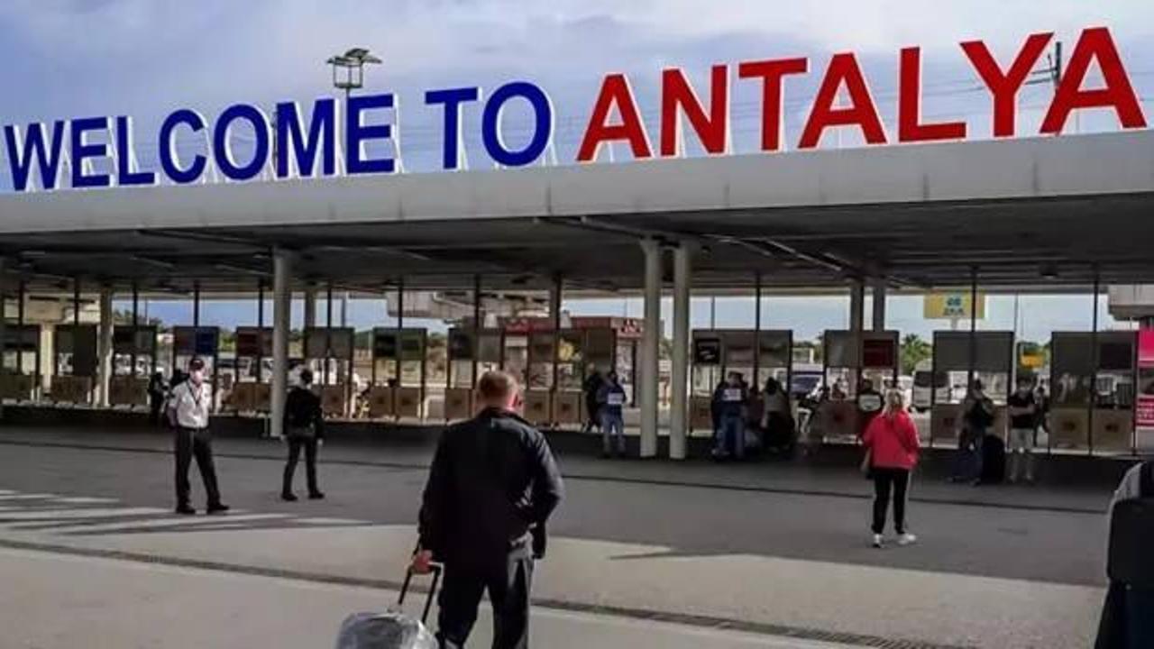 Antalya Havalimanı'nda, bir ayda yaklaşık 4 milyon yolcu ağırlandı