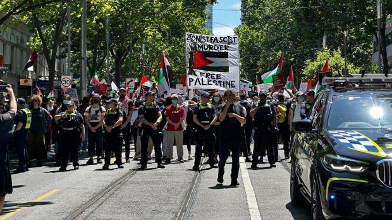 Avustralya'da polis, Melbourne'deki Filistin'e destek gösterisine müdahale etti