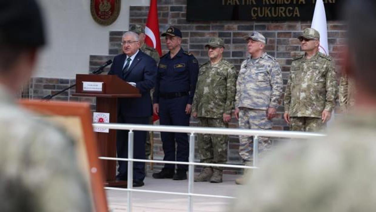 Bakan Güler, Hakkari'de Mehmetçik'le bayramlaştı