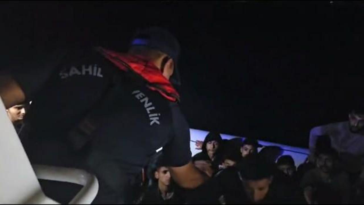 Dat&ccedil;a a&ccedil;ıklarında can pazarı: 25 d&uuml;zensiz g&ouml;&ccedil;men kurtarıldı