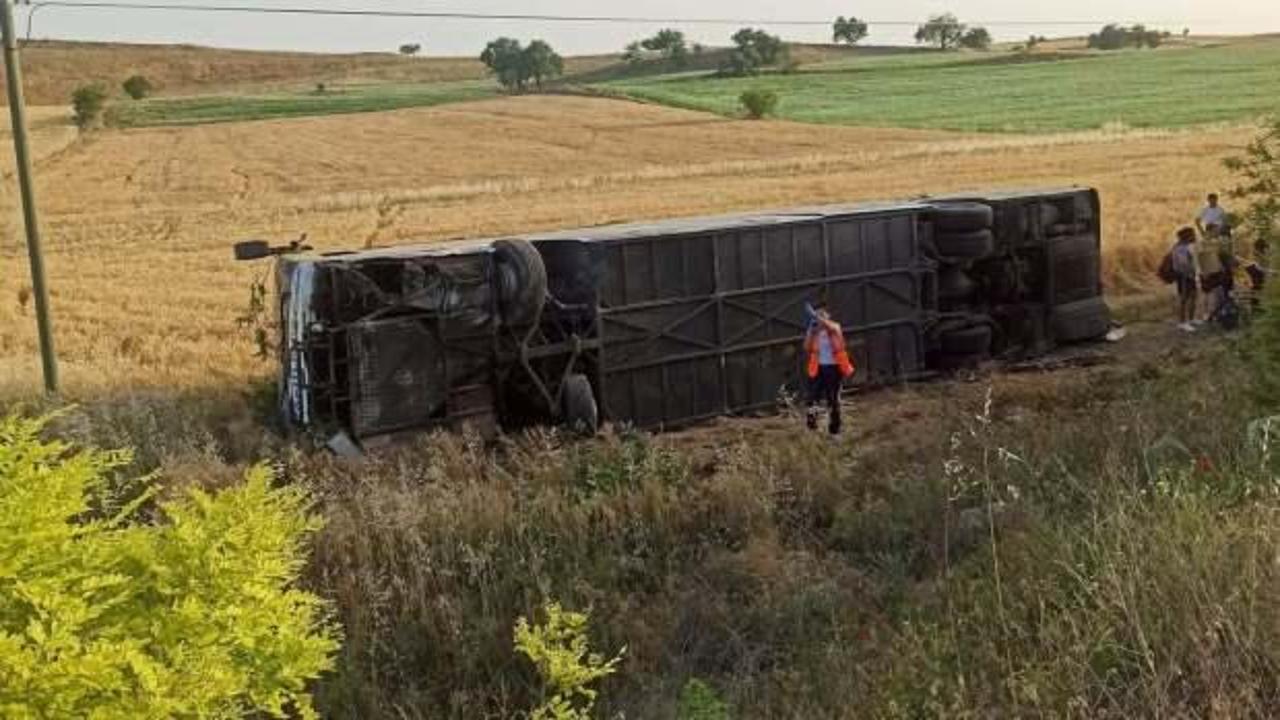 Denizli'de yolcu otob&uuml;s&uuml; devrildi! &Ccedil;ok sayıda yaralı var!