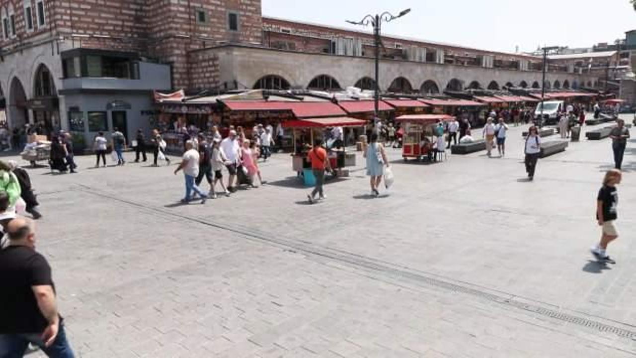 Emin&ouml;n&uuml;&rsquo;nde bayram &ouml;ncesi beklenen yoğunluk oluşmadı