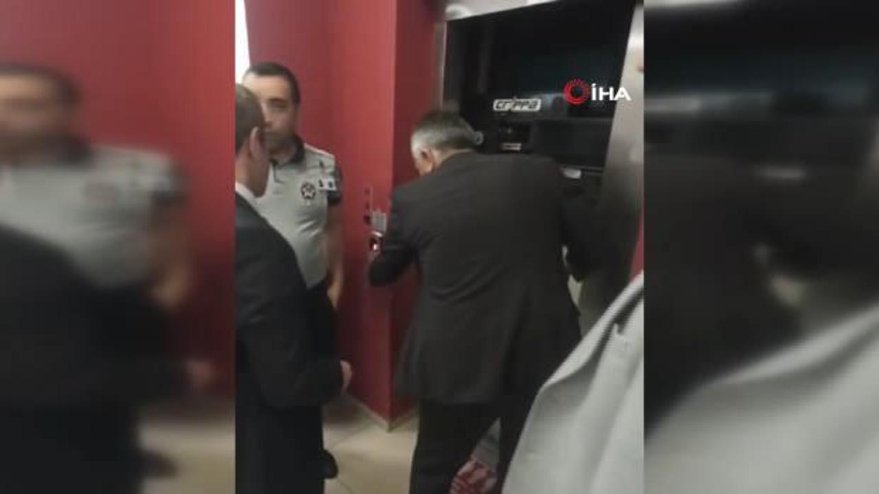 Etimesgut Belediyesi'nde skandal! Vatandaşlar asans&ouml;rde mahsur kaldı