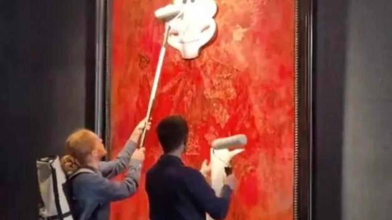 İngiltere Kralı Charles'ın ilk resmi portresine saldırı