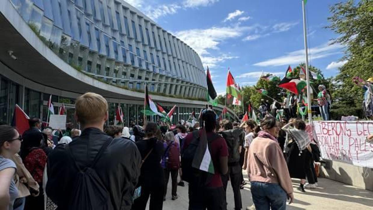 İsvi&ccedil;re'de "İsrail, Olimpiyat Oyunları'ndan men edilsin" talebiyle eylem yapıldı