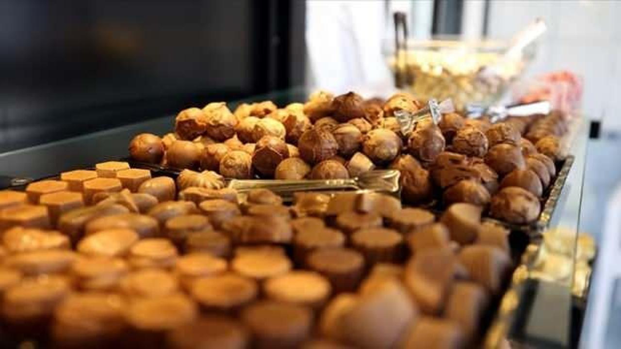 Kooperatif kuran kadınlar 60 &ccedil;eşit &ccedil;ikolata &uuml;retiyor