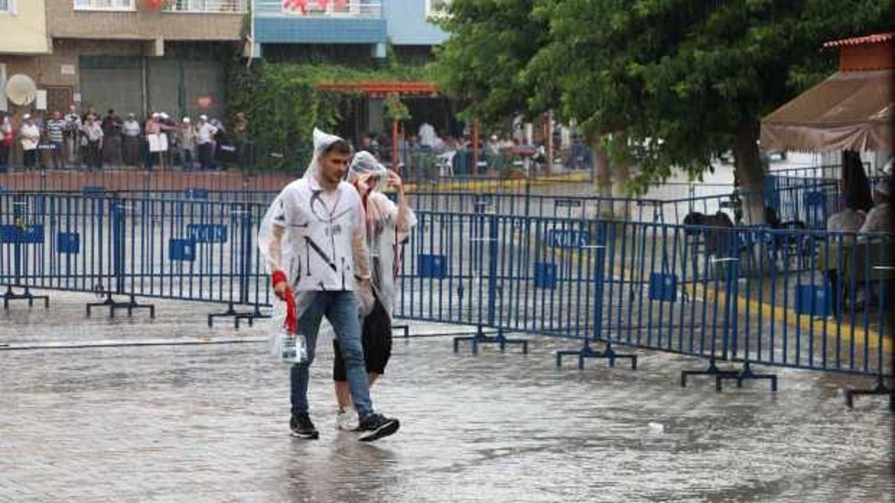 Tekirdağ ve Edirne'de sağanak etkili oldu! Vatandaşlara zor anlar yaşattı