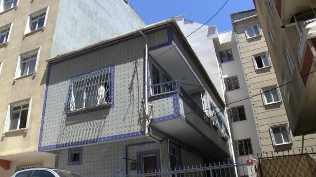 Bahçelievler'de 2 katlı binanın girişindeki merdiven çöktü