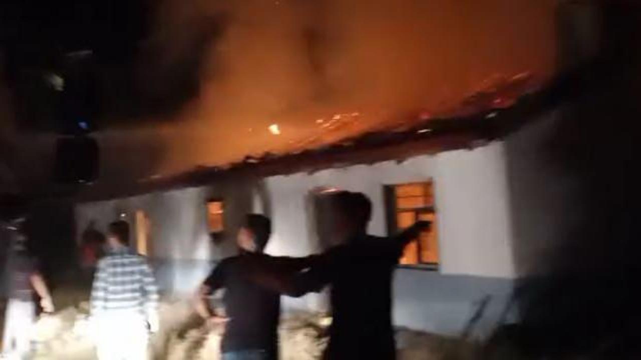 Besihaneye yıldırım d&uuml;şt&uuml;, 5 kişi korkudan hastanelik oldu!