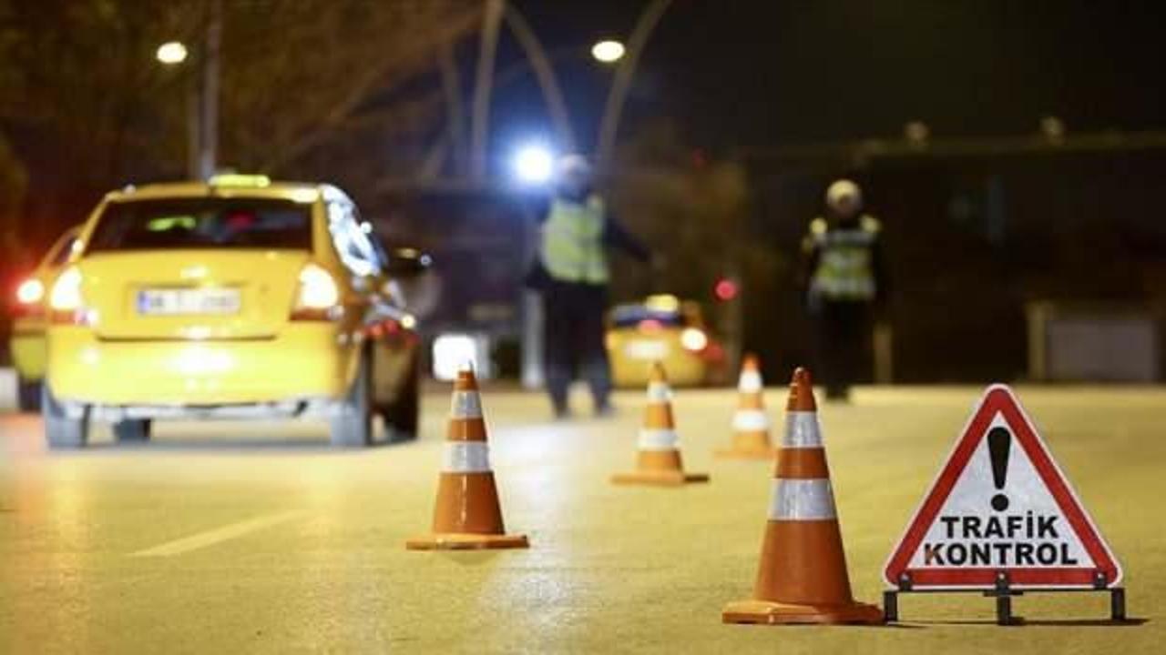 Diyarbakır'da 'dur' ihtarına uymayan ara&ccedil; polise &ccedil;arptı! 1 ağır yaralı