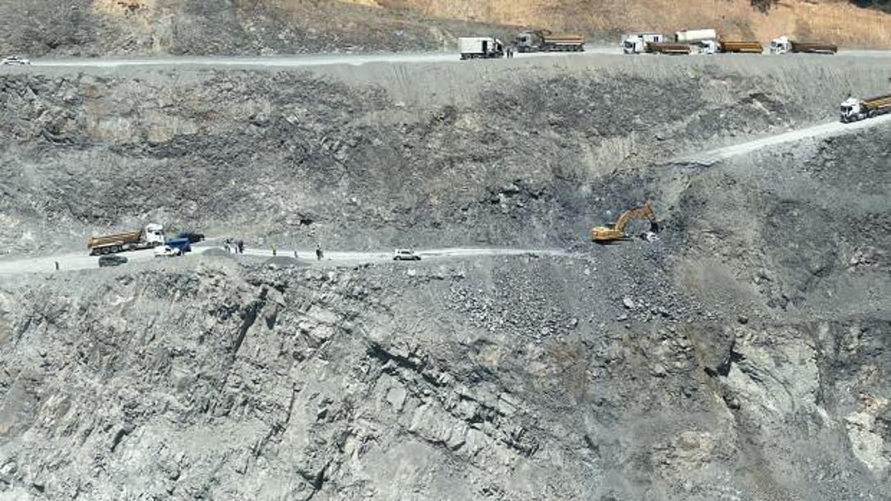 İstanbul'da akılalmaz kaza! Sonu olmayan yola girdi, şarampole u&ccedil;tu!