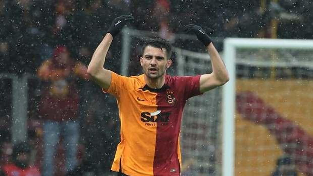 Okan Buruk kararını verdi: Kiradan d&ouml;nen isim takımda kalıyor