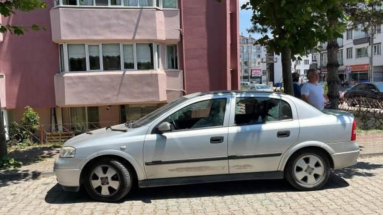 Otomobile baltayla saldırdılar! 'Damadım yaptı'