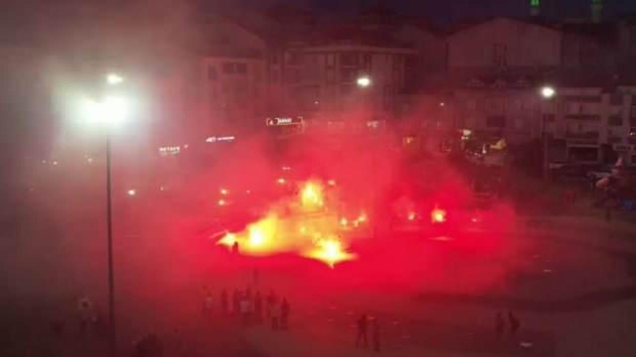 Taraftar grubunun kutlaması yangına neden oldu