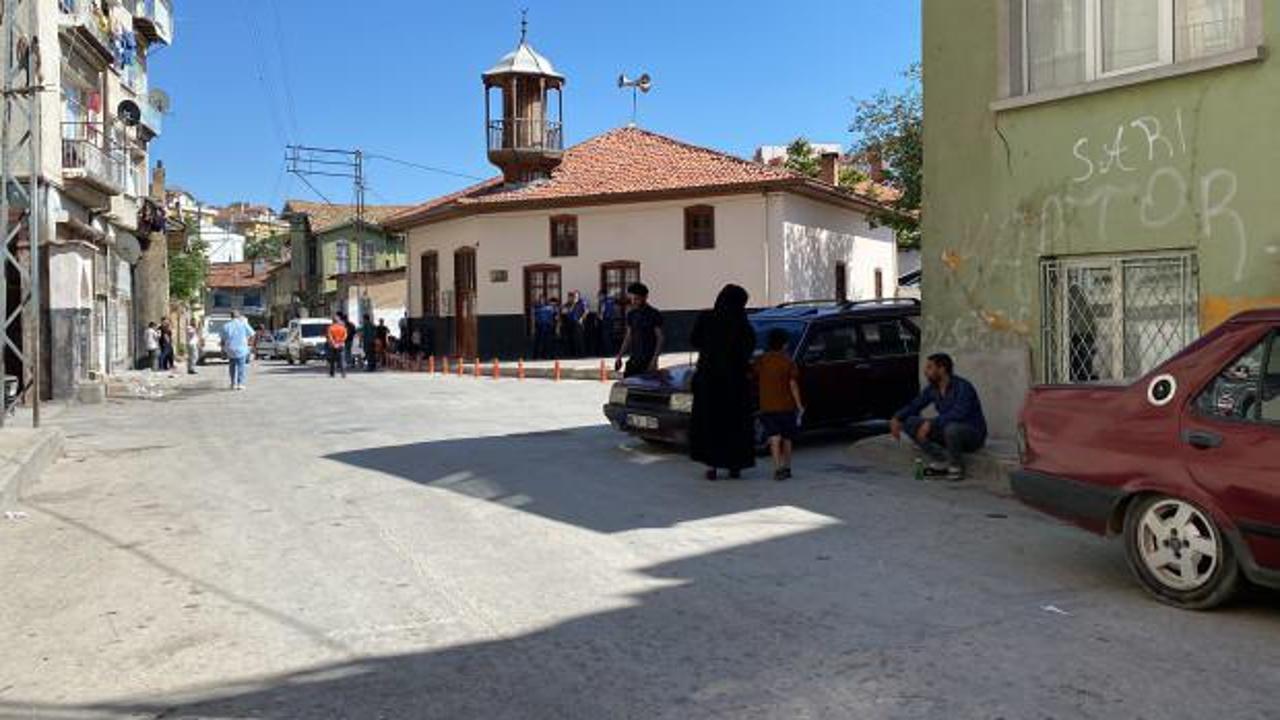 Üvey baba, oğlu ile kavga eden çocuğu bıçaklayarak öldürdü