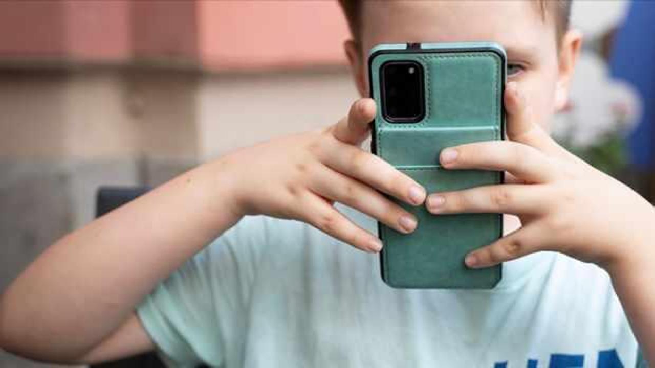 Yazın teknoloji bağımlılığı artabiliyor! Anne ve babalar sorumluluklarını kabul etmeli