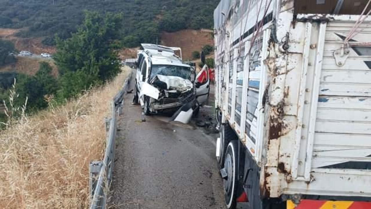 Isparta’da kamyon ile hafif ticari araç çarpıştı: 1’i ağır 5 yaralı