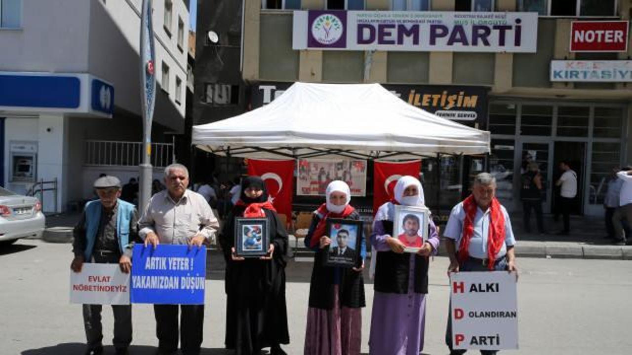 Evlat nöbetindeki annelerden evlatlarına "teslim olun" çağrısı