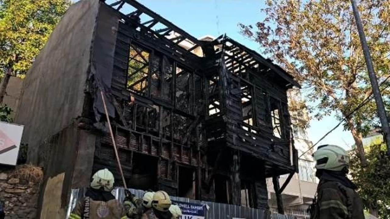  Fatih'te ahşap bina yangını 