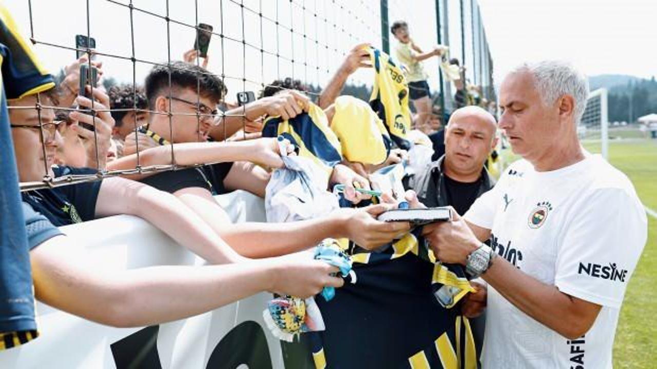 Fenerbahçe'nin antrenmanına taraftarlardan yoğun ilgi