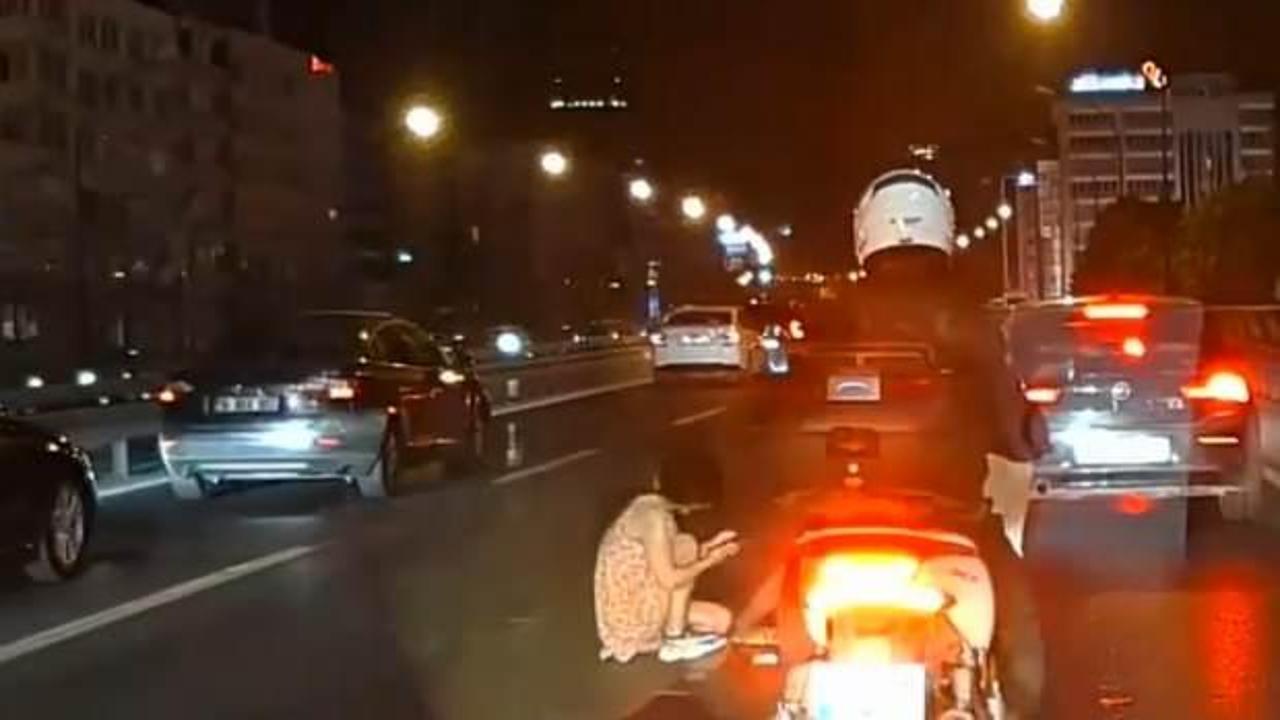 Korsan takside dehşet anları! Kadını ara&ccedil;tan attı