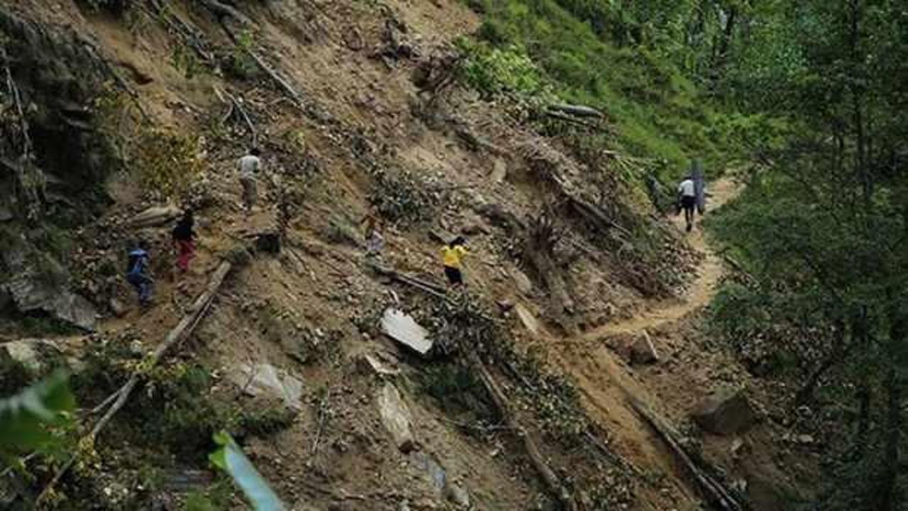 Nepal'de heyelan faciası! En az 9 kişi öldü!