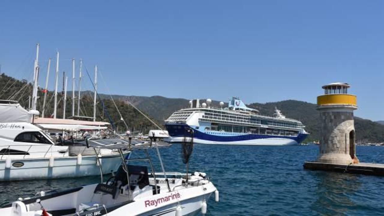 Yolcu gemisi "Marella Discovery" 1850 yolcusuyla Marmaris'e geldi