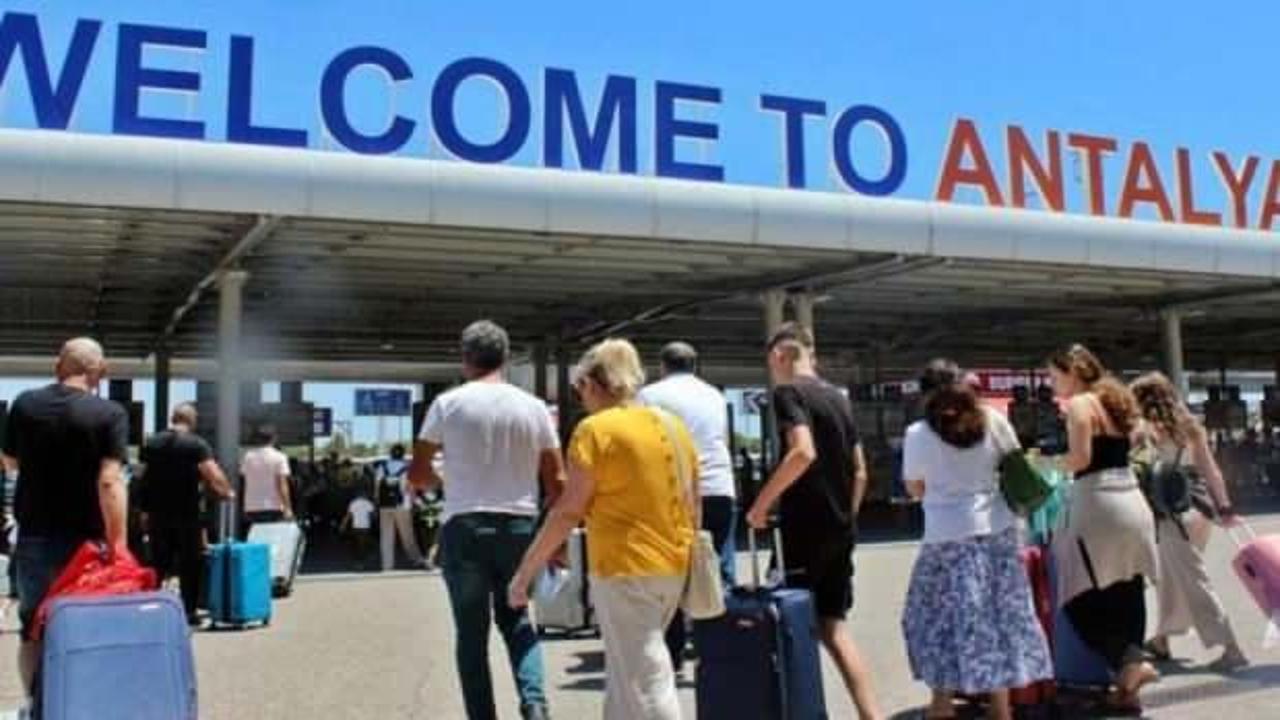 Antalya Havalimanı'nda d&uuml;n u&ccedil;ak trafiği rekoru kırıldı