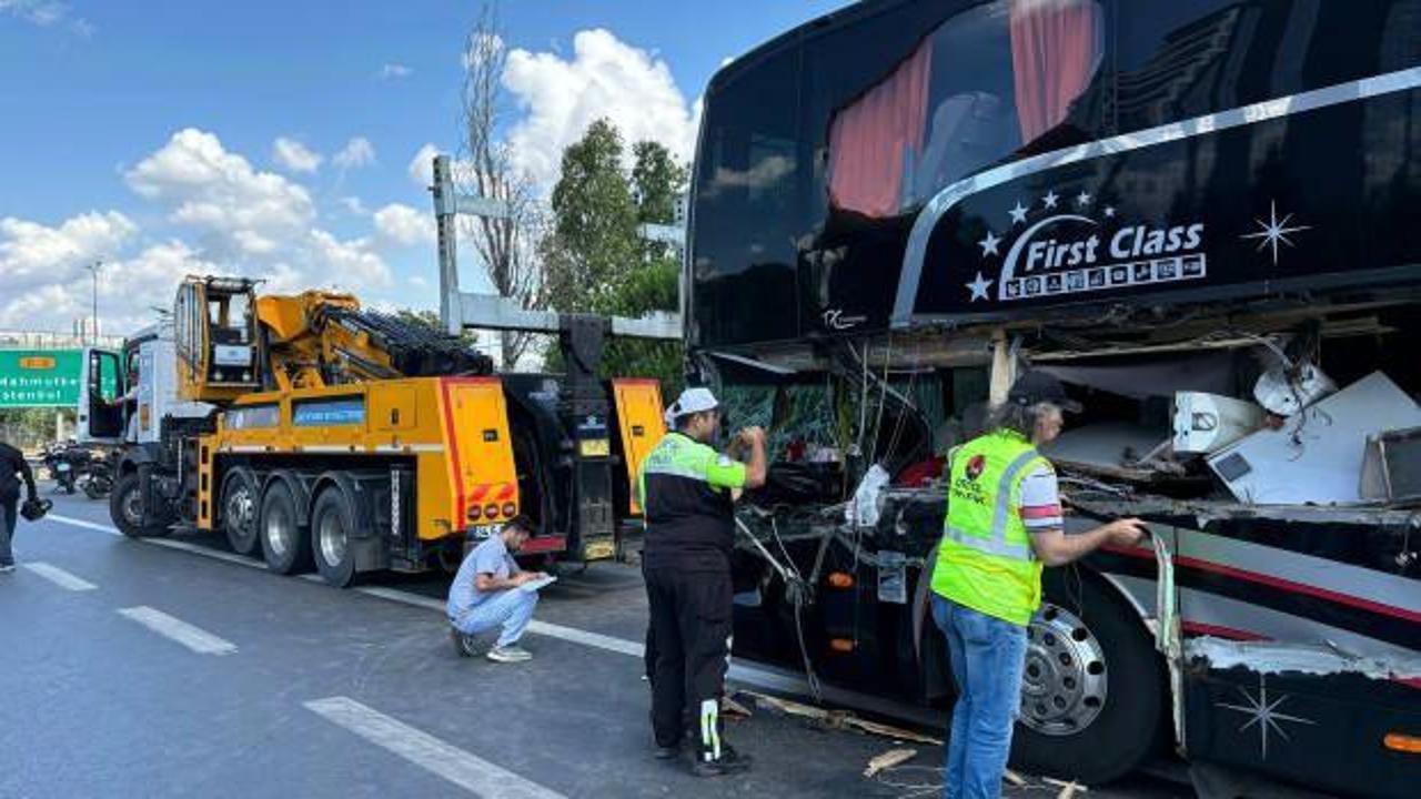 Avcılar'da zincirleme kaza: 2'si çocuk 8 yaralı