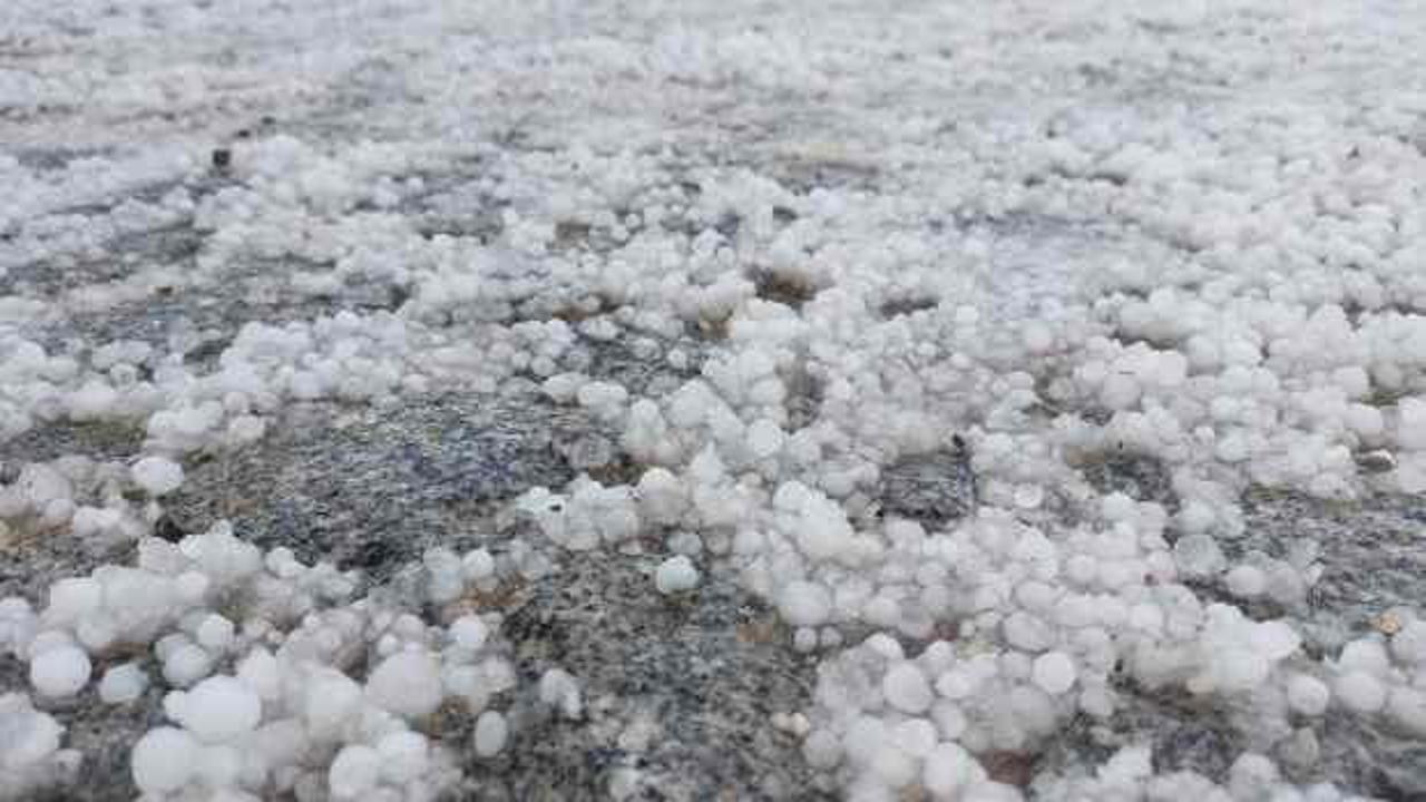 Bayburt'ta dolu etkili oldu