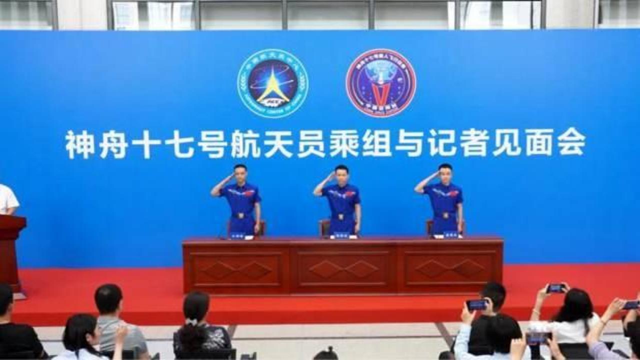 Çin'in Shenzhou-17 Mürettebatı Basının Karşısına Çıktı!