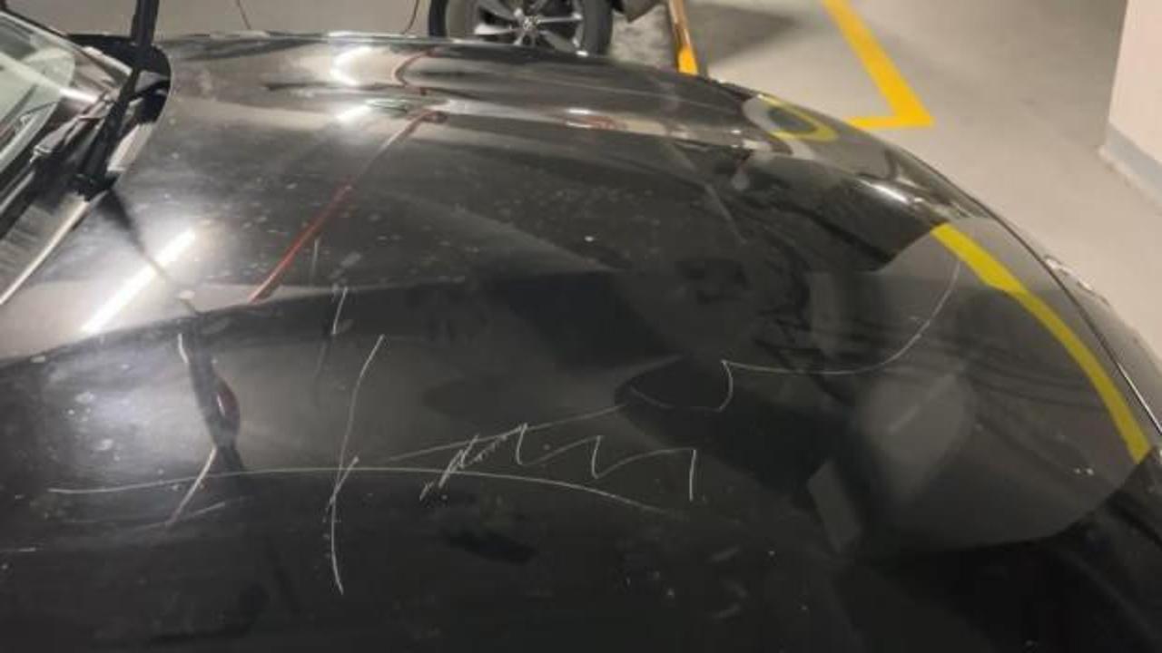 Kapalı otoparkta araçları çizdiler! Zararı belediye karşılayacak