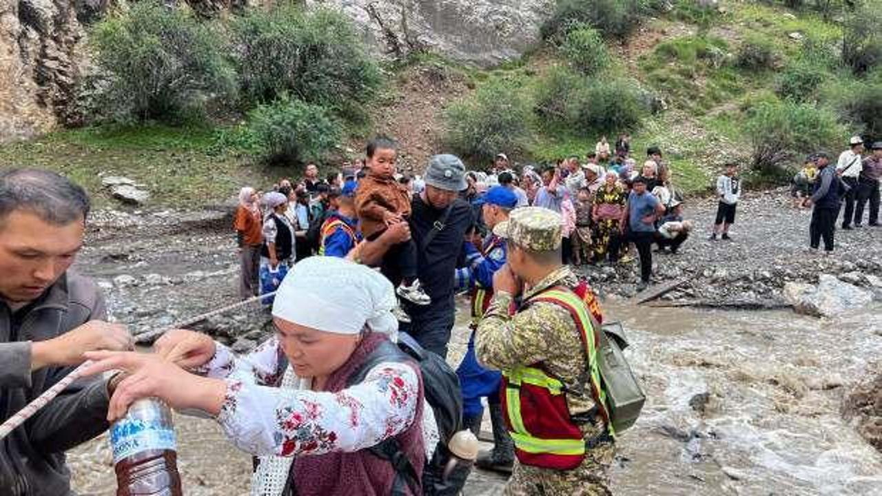 Kırgızistan'da sel felaketi: Çok sayıda ölü var - Haber 7 DÜNYA