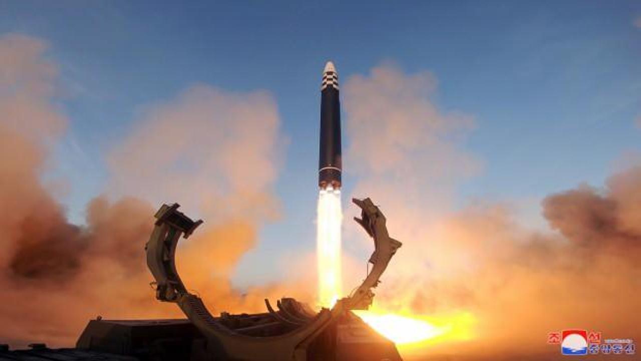 Kuzey Kore yeni süper füzesini test etti