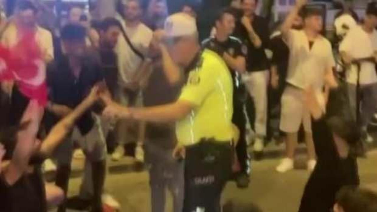 Trafik polisi vatandaşın galibiyet coşkusuna üçlü çektirerek ortak oldu
