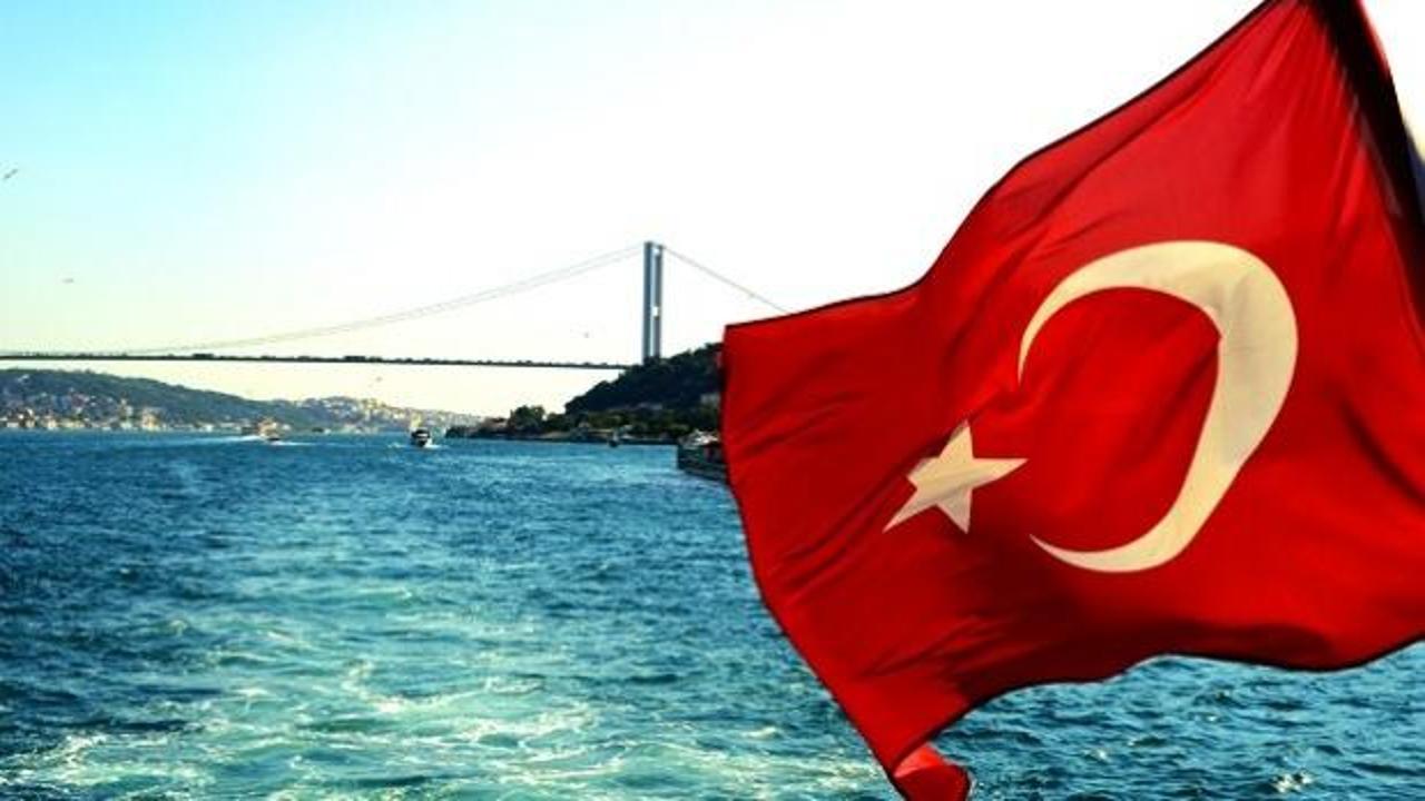 T&uuml;rk bayrağına zarar verdi, MİT yakaladı: Şerefli T&uuml;rk halkından &ouml;z&uuml;r dilerim