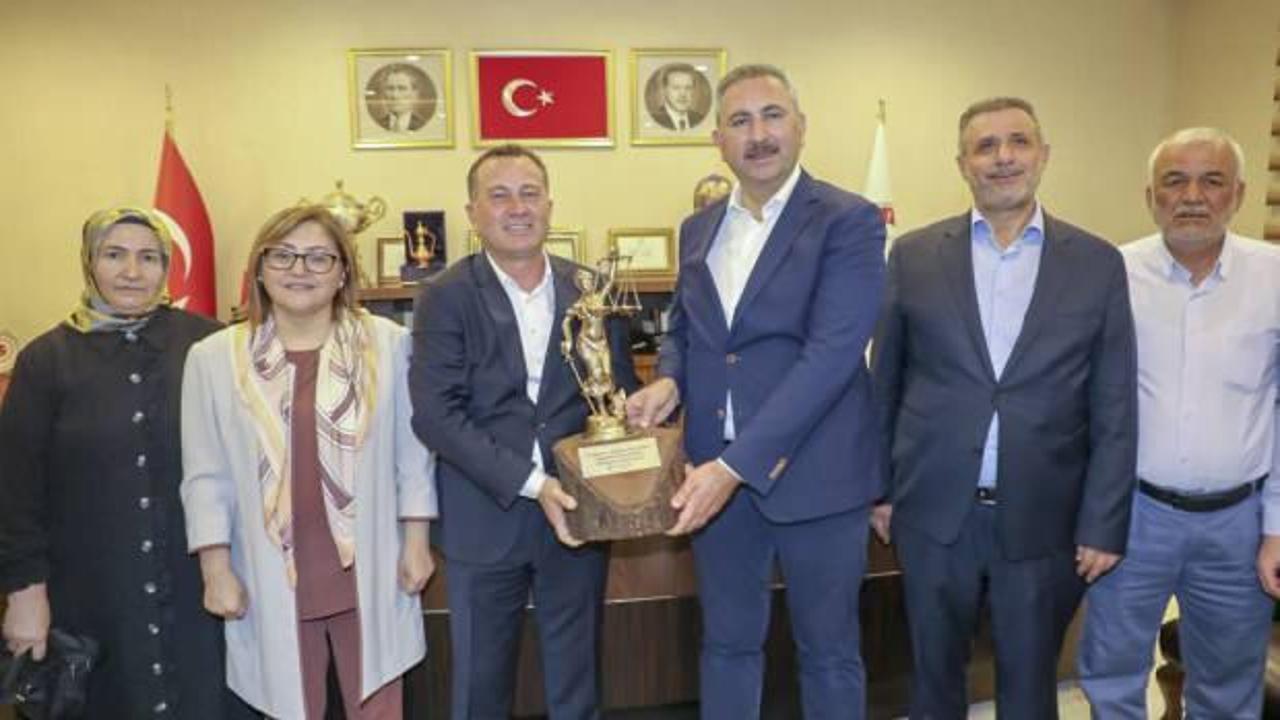 AK Parti Grup Başkanvekili Gül, Gaziantep'te ziyaretlerde bulundu