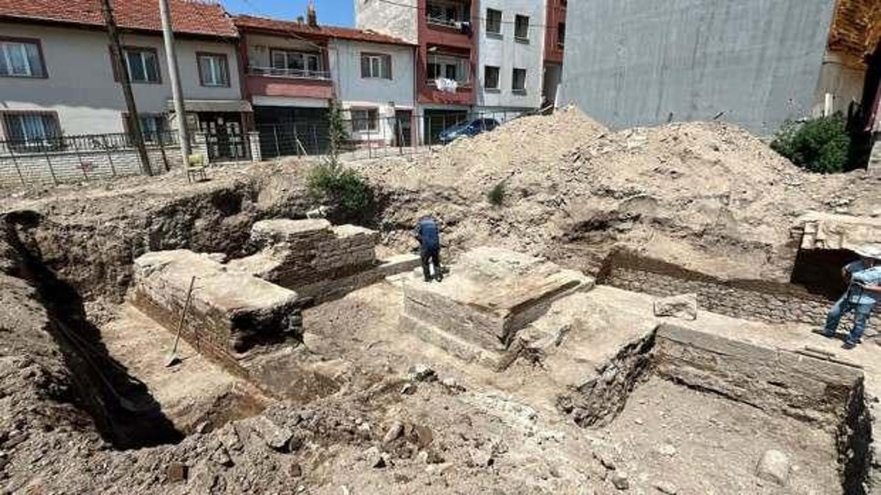 Apartman yapılacak yerin altından tarihi hamam &ccedil;ıktı