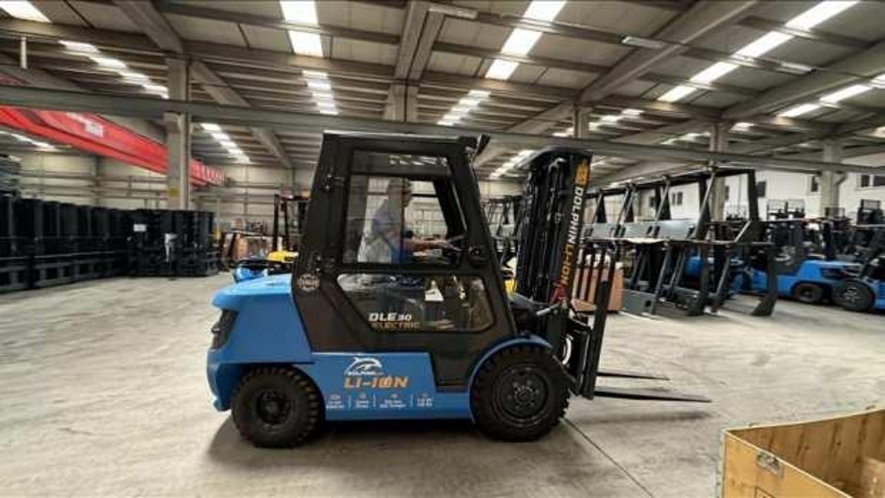 Elektrikli forklift, kapalı alanlarda emisyonu en aza indirmek için çalışıyor