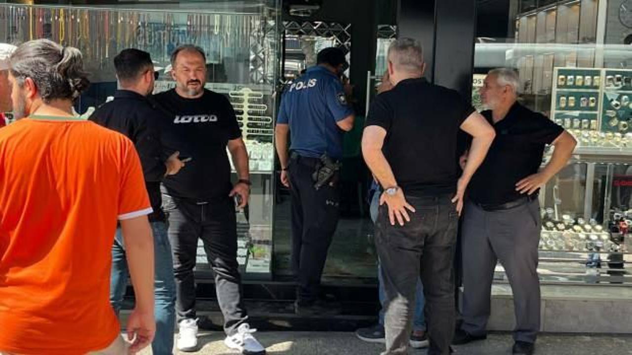 Eski iş ortağını pompalı tüfekle öldürdü!