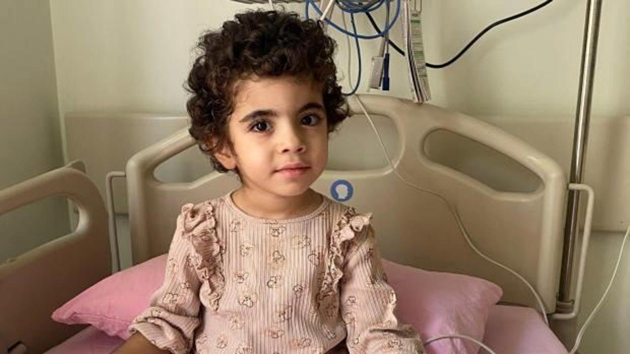 K&uuml;&ccedil;&uuml;k kız i&ccedil;in &ccedil;aresiz bekleyiş! &Ouml;nce karaciğer nakli oldu, şimdi don&ouml;r bekliyor