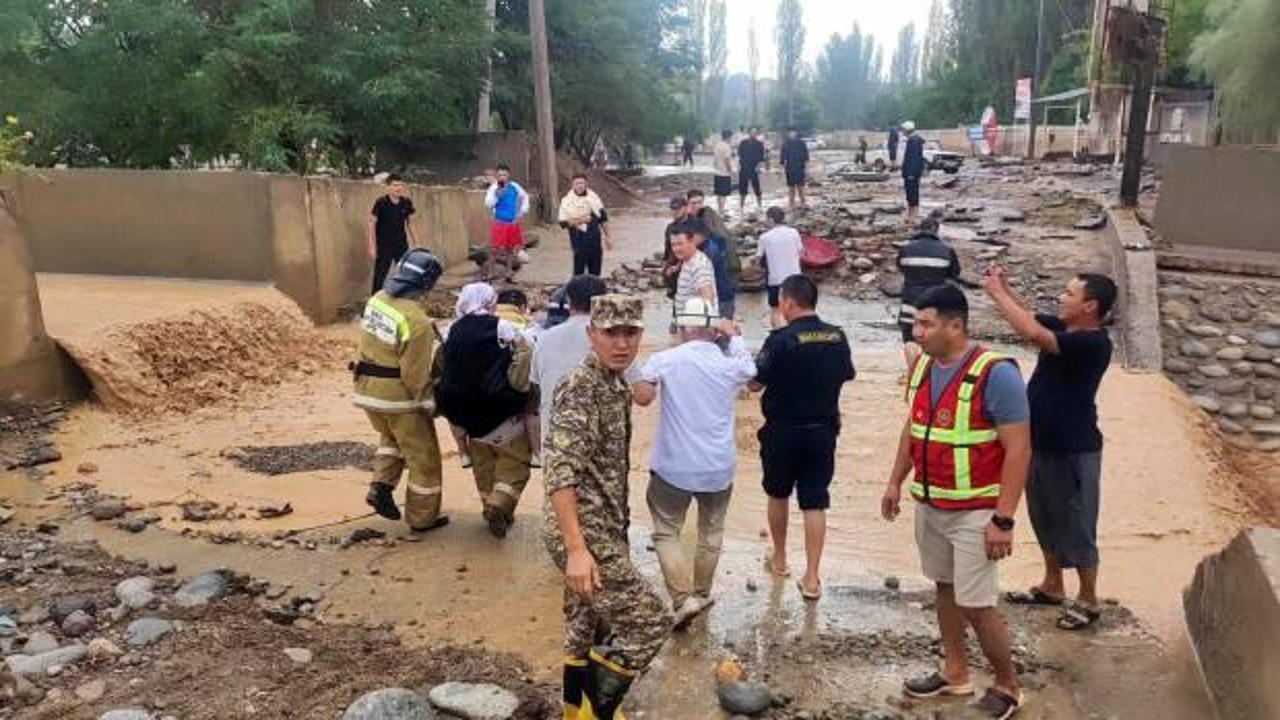 Kırgızistan'ın Oş bölgesinde aşırı yağış sele neden oldu