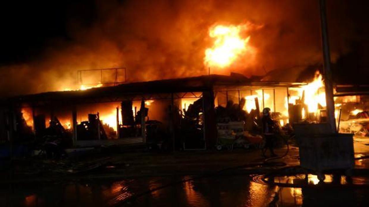 Malatya'da konteyner &ccedil;arşıda korkutan yangın