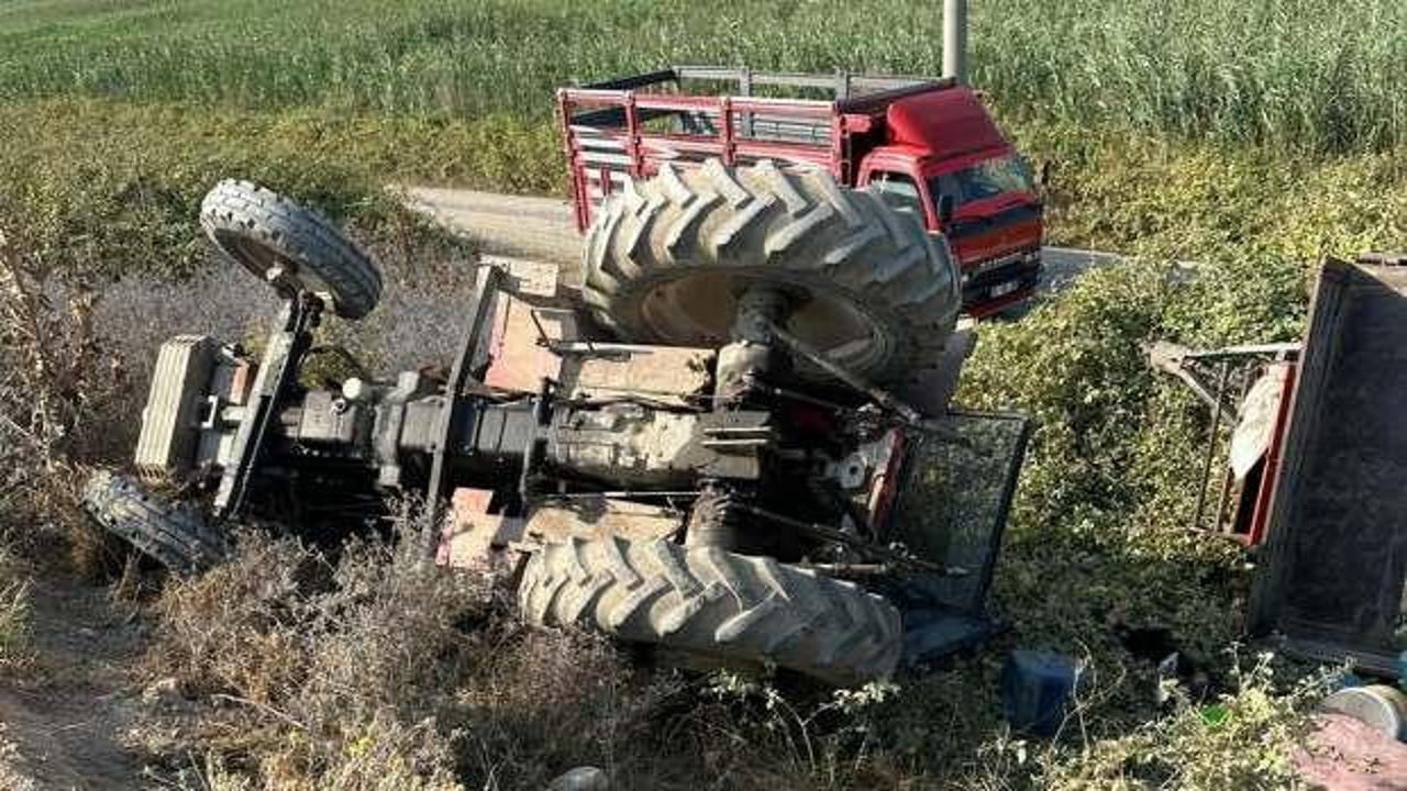 Mevsimlik işçileri taşıyan traktör devrildi: Ölü ve yaralılar var!