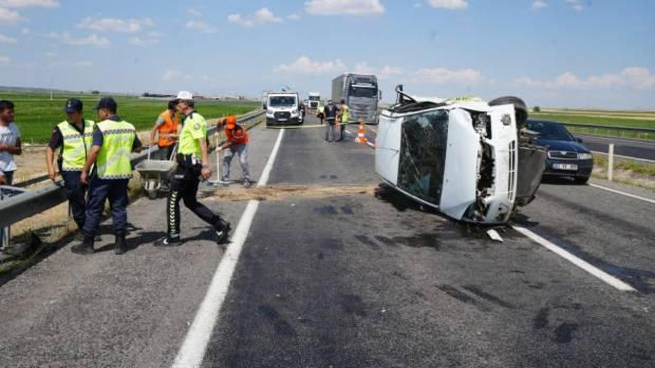 Otomobil takla atıp karşı şeride geçti: 2 ölü, 2 yaralı