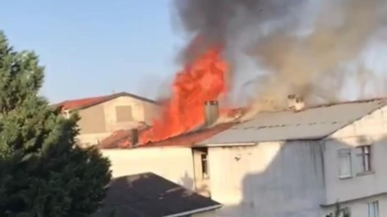 Pendik'te korkutan yangın! Çatısı alevlere teslim oldu