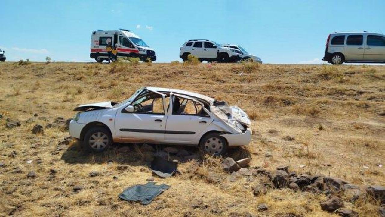 Şanlıurfa'da otomobil şarampole devrildi: 4 kişi yaralandı