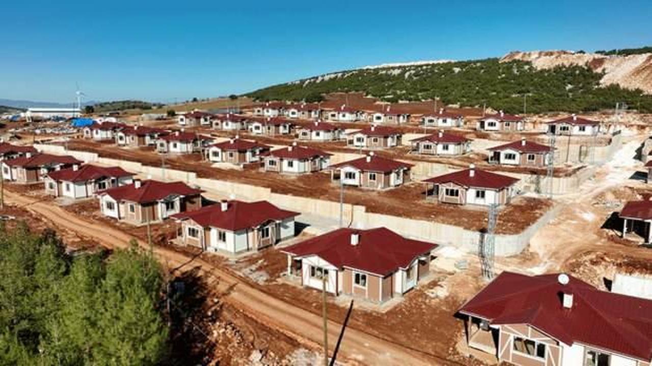 Şanlıurfa'da yeni evlerine kavuşan depremzede aileler artık g&uuml;vende