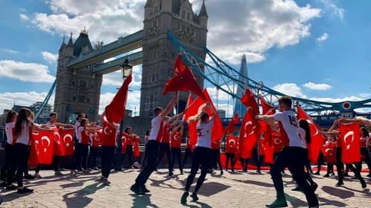 Türk halkının 15 Temmuz mücadelesi Londra sokaklarında anlatıldı